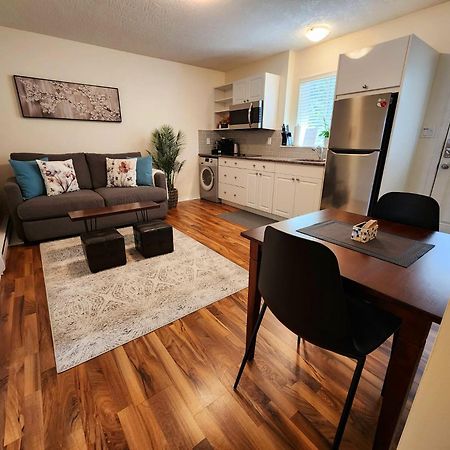 Adorable 1- Bedroom Suite In Langford Victoria Extérieur photo