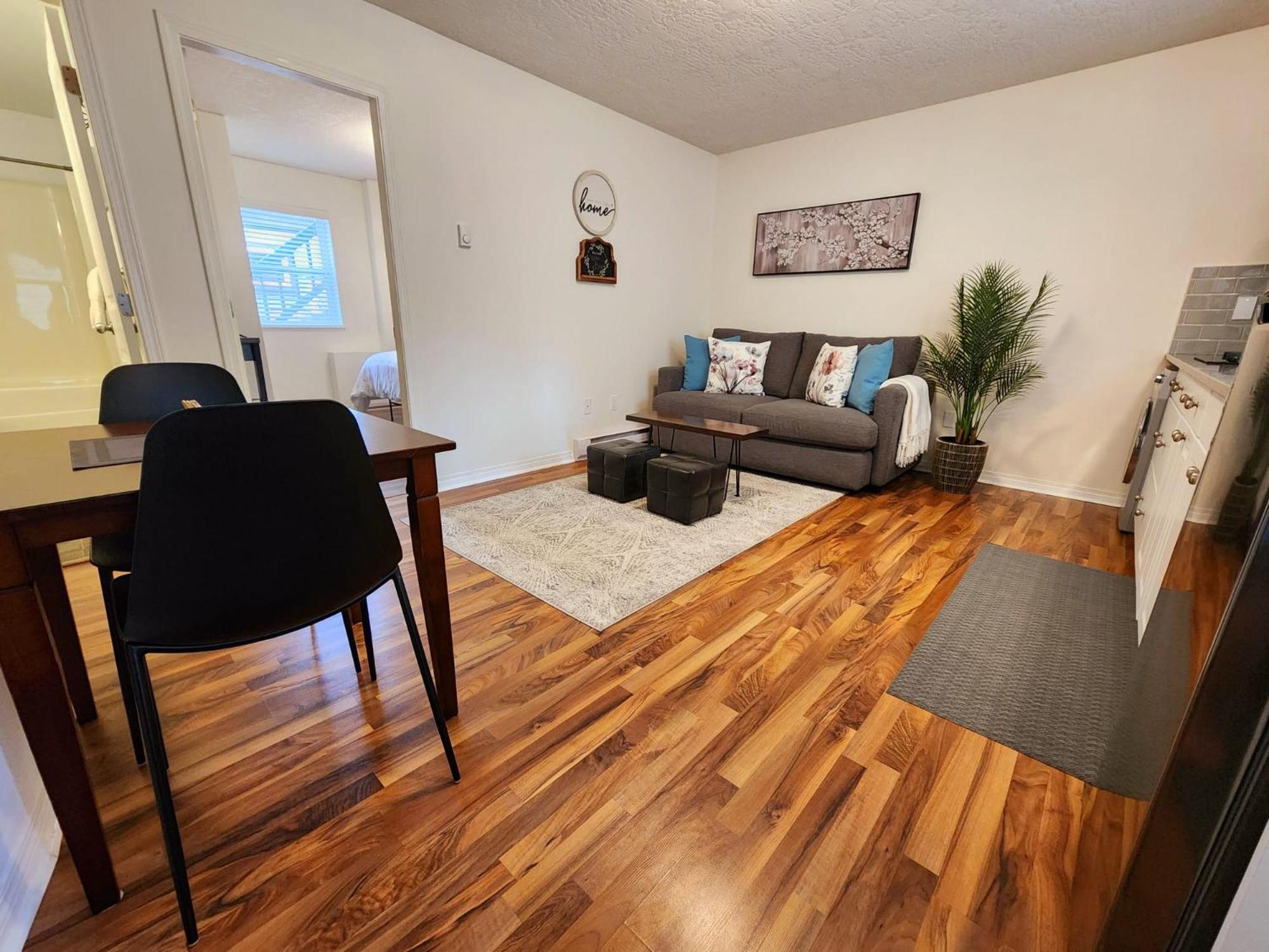 Adorable 1- Bedroom Suite In Langford Victoria Extérieur photo