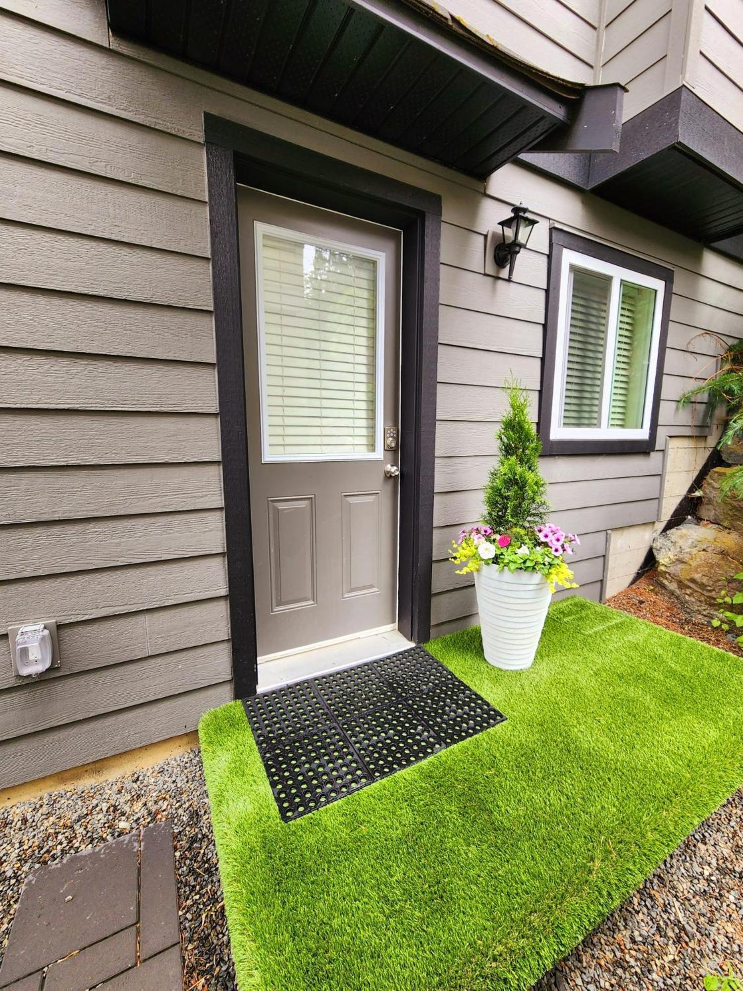 Adorable 1- Bedroom Suite In Langford Victoria Extérieur photo